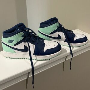 Nike Air Jordan 1 Mid Mystic Navy Mint 554725-413 7Y